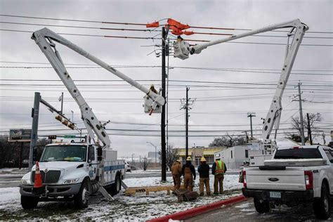 Nearly half of Texans not confident lawmakers did enough to fix power grid, poll says